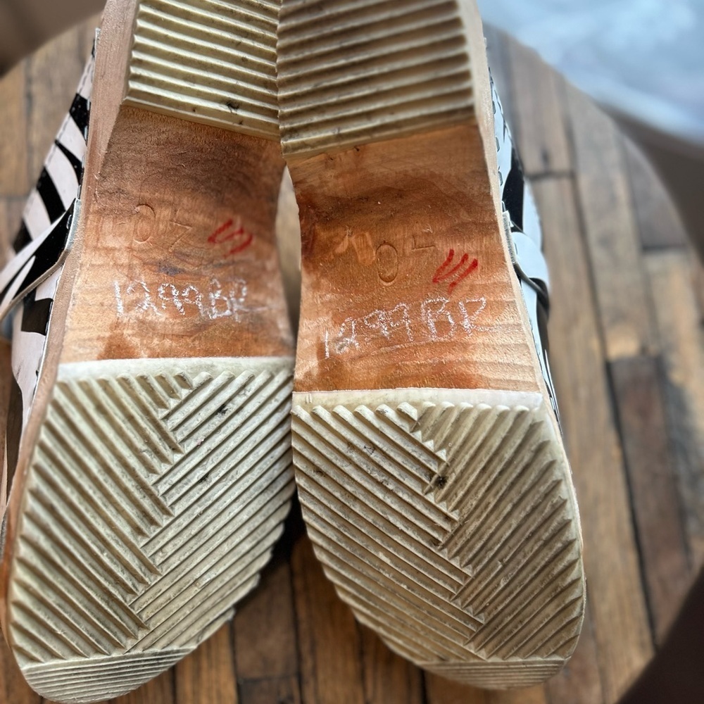 Adult Cape Cod Zebra Print Clogs - Picture 4 of 4